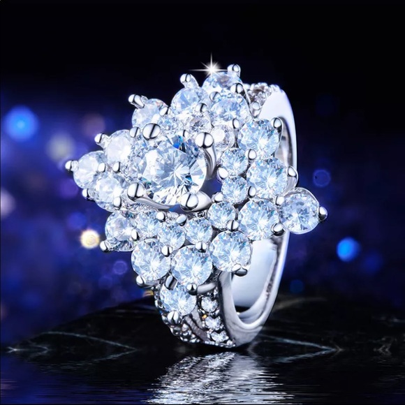 New Luxury 925 Silver Flower Diamond Ring - Picture 6 of 6